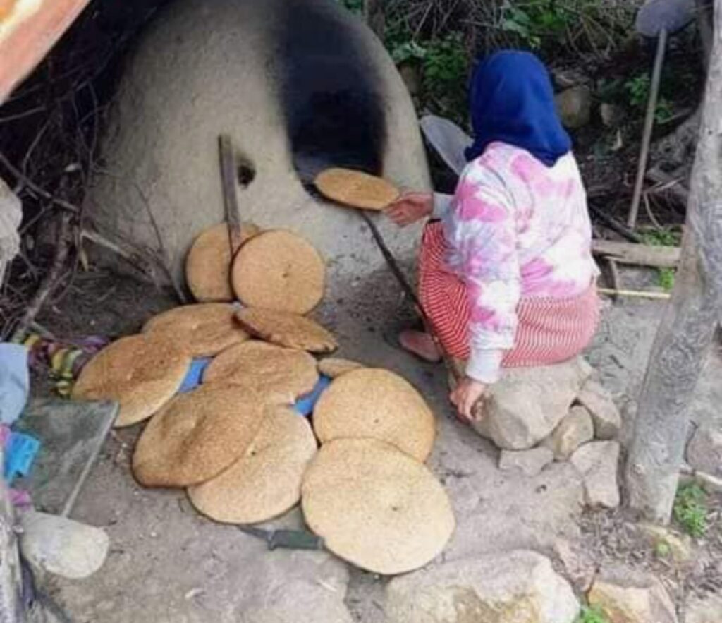 Pain marocain traditionnel khobz – traditions de table au Maroc"
