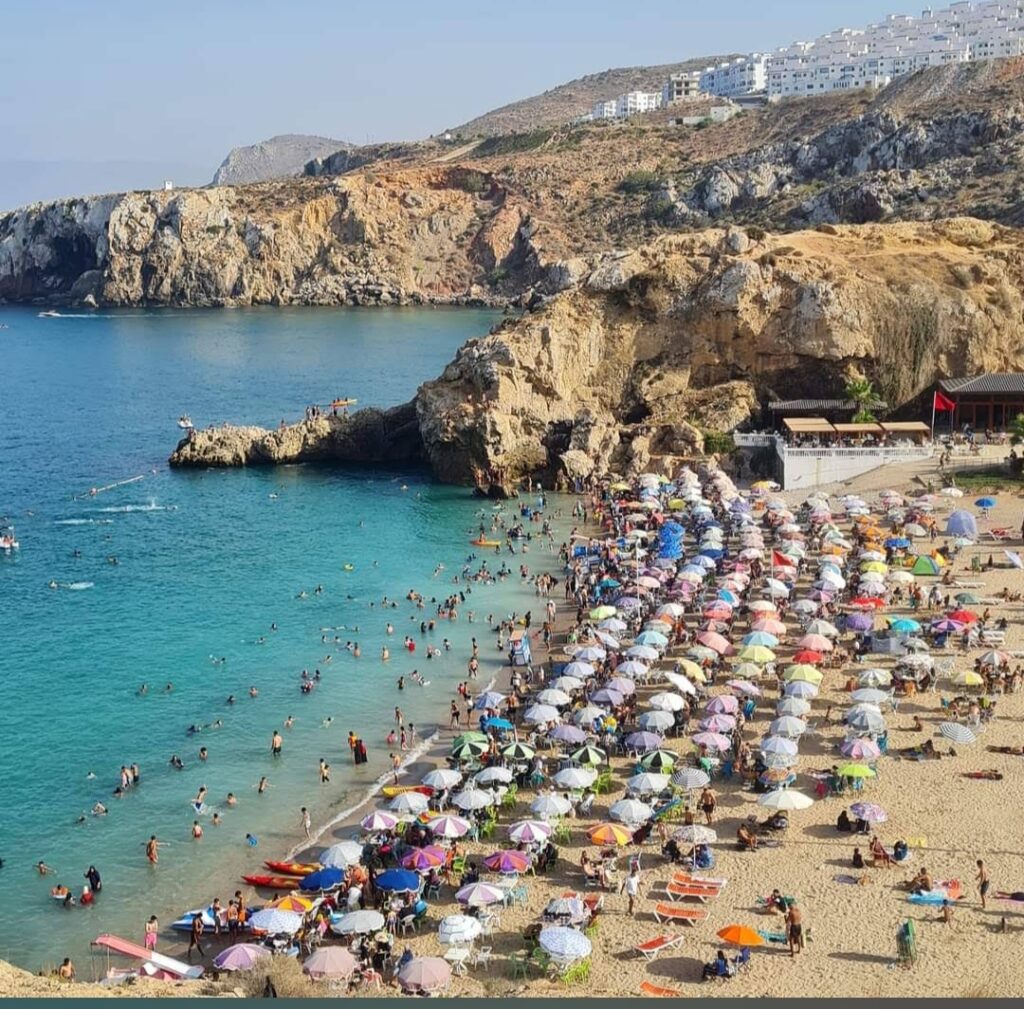 Plage Quemado, située en centre-ville, est idéale pour une première baignade.